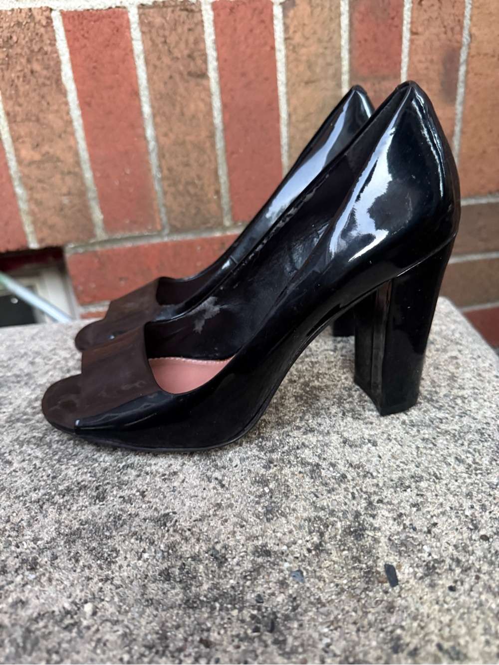 Vince Camuto Black Patent Leather Peep Toe Block Heel Pumps Size 7.5B - Picture 4 of 7
